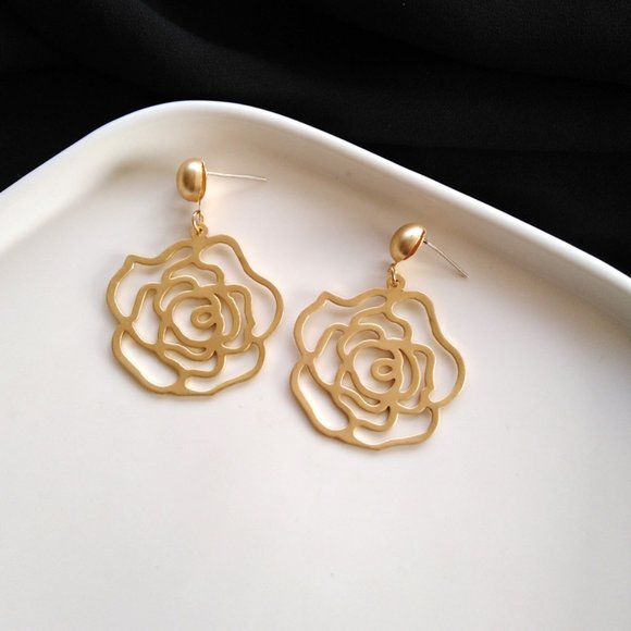 Urban Outfitters Jewelry - S925 GOLD FLOWER EARRING